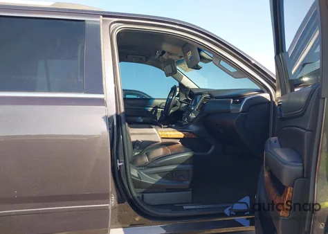 2018 Chevrolet Tahoe Premier z USA, uszkodzony, nr VIN 1GNSCCKC5JR236429